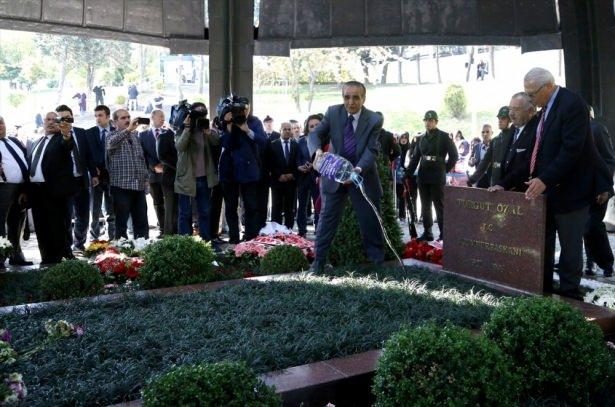 <p>Tören öncesi basın mensuplarının sorularını yanıtlayan Ahmet Özal ise Türkiye'nin birçok cumhurbaşkanı ve başbakan gördüğünü dile getirerek, şunları kaydetti:</p>