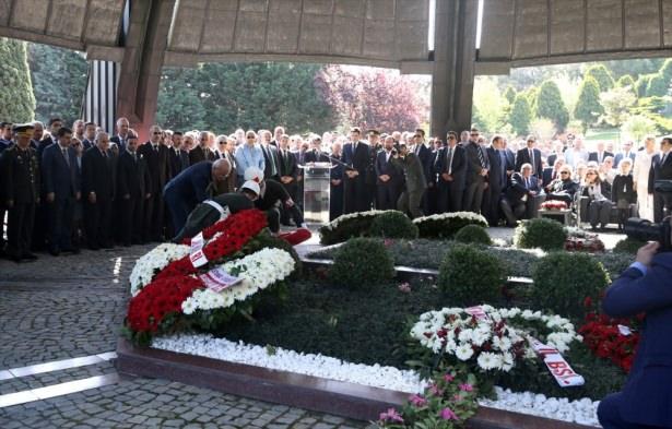 <p>"Bunu çok insan istiyor şu anda. Ben evladıyım ama Türkiye'de milyonlarca insanın onu baba gibi gördüğünü de biliyorum."</p>
