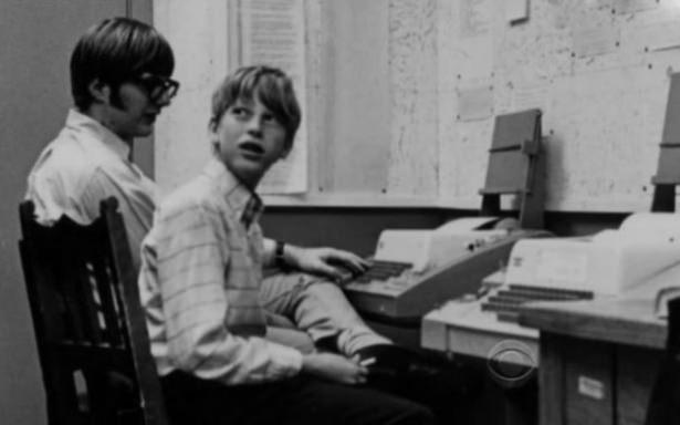 <p>Lakaside Hazırlık Okulu'nda okuyan Bill Gates, genel elektrik ile ilgili ilk bilgisayar programını burada yazdı.</p>