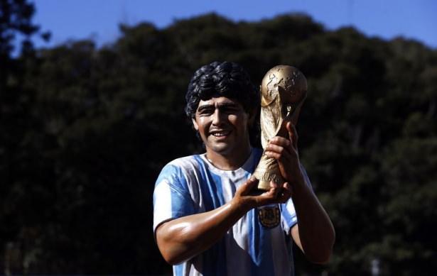 <p>Lionel Messi, henüz 26 yaşında heykelinin dikilmesi onuruna erişti. Süper bücürün hemen yanında ise Maradona ve Batistuta bulunuyor.</p>
