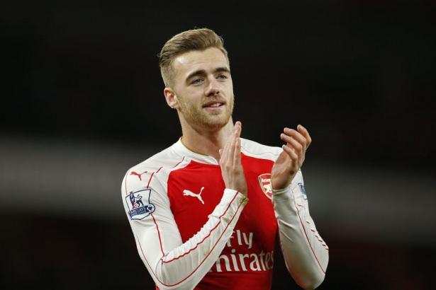 <p>İngiltere Premeier Ligi'nde 17. haftanın kapanış maçında Arsenal, Manchester City'i 2-1 mağlup ederek zirve yolunda kritik bir galibiyet elde etti.</p>