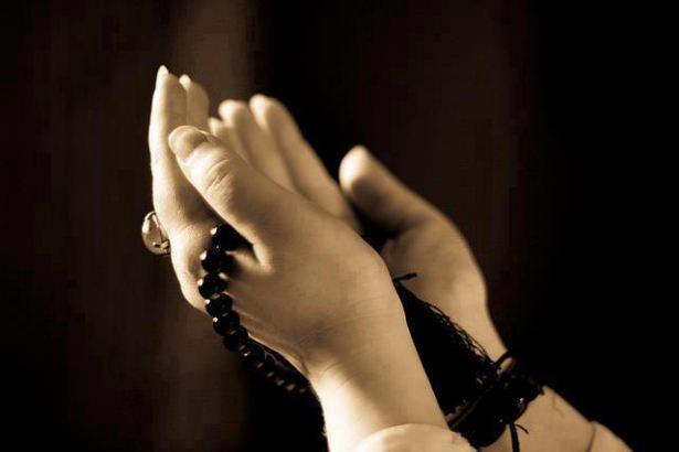 <p> İnsanın yaratıcısına yaklaştığı en vasıtasız andır. Dua, sınırlı, sonlu ve aciz varlık olan insanın, sınırsız ve sonsuz kudret sahibi Rabbi ile kurduğu bir köprüdür, Mevlid-i Mutlak'ı imdada çağırmasıdır.</p>

