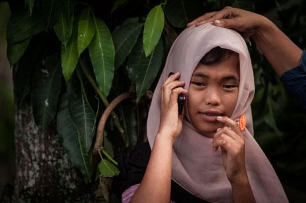 <p>Endonezya'nın Sumatra adasında 2004 senesinde meydan gelen depremin tetiklediği ve 230 bin kişinin yaşamını kaybettiği tsunamide kaybolan kız çocuğu, 10 sene akabinde ailesine kavuştu.</p>

<p> </p>
