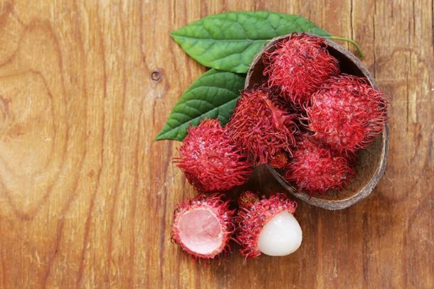 <p><strong>Rambutan</strong></p>
<p>Filipinler, Malezya ve Endonezya'ya özgü Rambutan bu ülkelerde sokaklarda satılıyor. </p>