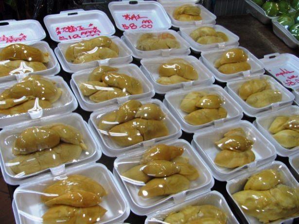 <p>Eh ne diyelim her güzelin bir kusuru olur. Gülü seven dikenine katlanıyorsa duryanı seven de kokusuna katlanır. </p>
