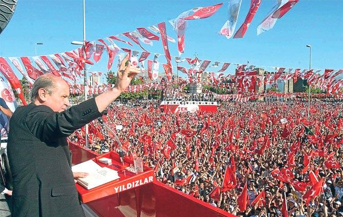 <p>Broşürlerde, “MHP politikalarına sahip çıkmıştır” başlığı altında Anayasa değişikliği şöyle anlatıldı:</p>
<p> </p>