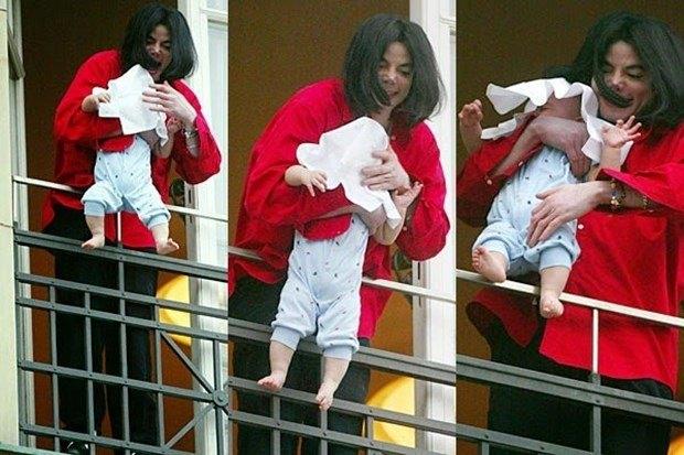 <p>Dünyaca ünlü sanatçı Michael Jackson'ın balkondan sarkıtarak basına gösterdiği en küçük oğlu Blanket Jackson büyüdü.</p>
