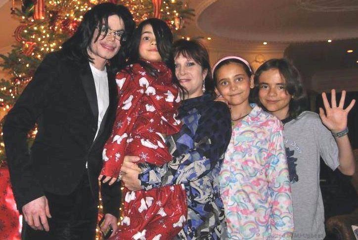 <p>New York Post’un haberine göre Blanket Jackson, California, Calabasas’ta yedi yatak odalı, 11 banyolu evinde yalnız yaşıyor.</p>
