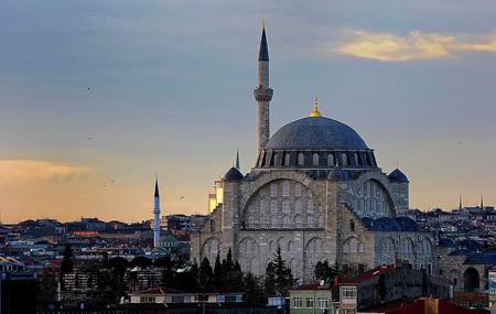 <p>Mihrimah Sultan Camii restore edildikten sonra bu hale geldi. </p>