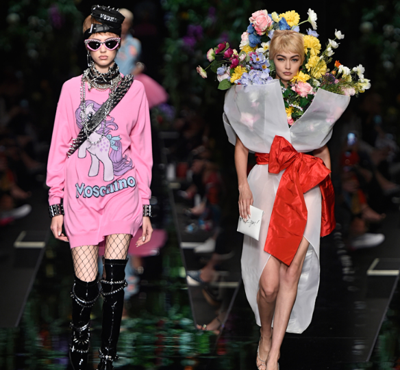 <p>Milano Moda Haftası birbirinden ünlü markalara ev sahipliği yaptı. Dünyaca ünlü <strong>Gucci, Versace, Fendi </strong>gibi İtalyan modaevleri 2018 İlkbahar-yaz koleksiyonunun en özel parçalarını sundu. </p>
