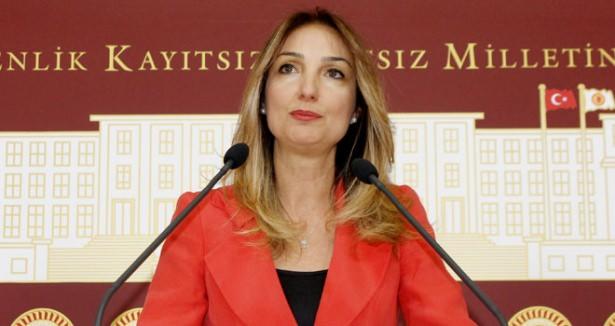 <p>Yine CHP seçmenine Atatürk posteri skandalında Ankara Milletvekili Aylin Nazlıaka'nın ihracıyla sonuçlanan süreçle ilgili "Yaşanan sürecin doğru şekilde sonuçlandığını düşünüyor musunuz?" sorusu yöneltildi. Bu soruya da CHP seçmeninin yüzde 78'i 'hayır' yanıtını verirken yüzde 13.7'lik kesim ise evet karşılığını verdi.</p>
