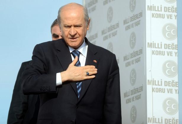 <p>MHP BAHÇELİ'DE ISRARLI<br />
Araştırmada kongre tartışmaları nedeniyle MHP seçmenine 'MHP Genel Başkanı olarak kimi görmek istiyorsunuz?" sorusu yöneltilirken bu soruya seçmenin yüzde 58.5'i Devlet Bahçeli karşılığını verdi.</p>
