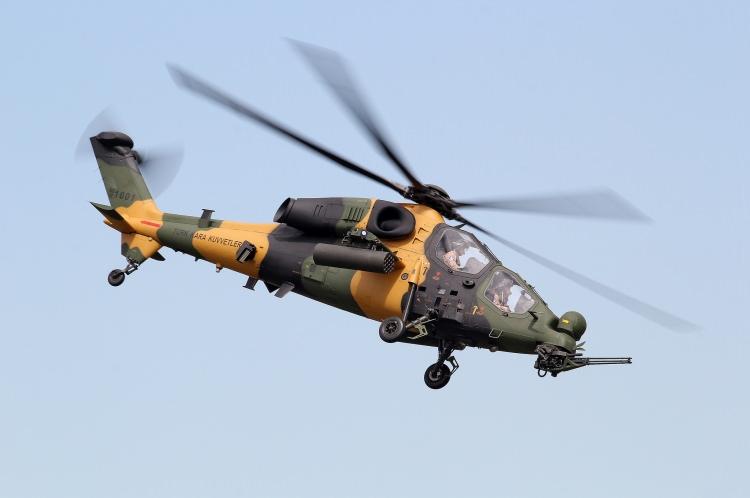 <p>Milli taaruz helikopteri ATAK helikopteri, yüksek manevra kabiliyeti, yeni nesil hedef tespit sistemi, etkin ve özgün silah teknolojisiyle Türk Silahlı Kuvvetlerinin (TSK) katıyor. </p>
