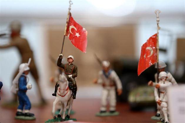 <p><strong>''Çocuklarda duyarlılık oyunla başlar. O duyarlılığı oluştururken millilik, bayrak ve vatanseverlik kavramını çocuklara ne kadar erken yaşta aşılayabilirsek, geleceğimizi daha güvenli yarınlara emanet etmiş olacağız. </strong></p>