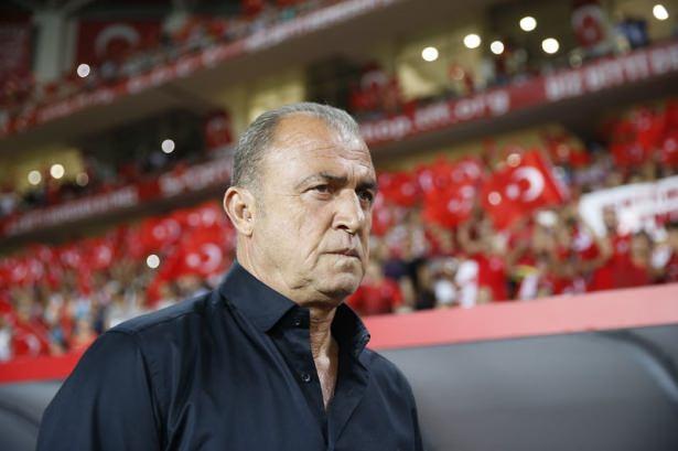 <p>Türkiye Futbol Direktörü Fatih Terim, Milli Takım'ın EURO 2016 kadrosunu açıkladı. Fransa'ya götürüleceği düşünülen bazı isimler kadroda yer almadı.<br />
<br />
İşte kadroda olmayan o isimler;</p>
