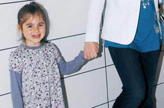 <p>Yasemin Boyner (fotoğraftaki), Ela Boyner</p>

<p> </p>
