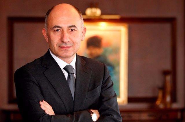 <p>Rönesans İnşaat’ın sahibi Erman Ilıcak’ın üç çocuğu var</p>
<p>VELİAHTI OLDUKLARI SERVET: 2.3 MİLYAR DOLAR</p>