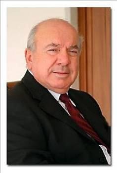 <p>Yalçın Sabancı</p>

<p>Zenginler listesinde 36. Sırada 2010 serveti 800 milyon dolar Emekli maaşı 818.27 TL SSK emeklisi</p>
