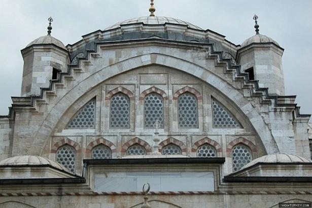 <p>31. Mâlûl Emir Efendi Medresesi (Karagümrük’te), <br />
32. Ümm-i Veled Medresesi (Karagümrük’te), <br />
33. Üçbaş Medresesi (Karagümrük’te), <br />
34. Kazasker Perviz Efendi Medresesi (Fâtih’te), <br />
35. Hâcegizâde Medresesi (Fâtih’te), <br />
36. Ağazâde Medresesi (İstanbul’da), <br />
37. Yahya Efendi Medresesi (Beşiktaş’ta), <br />
38. Defterdar Abdüsselâm Bey Medresesi (Küçükçekmece’de), <br />
39. Tûtî Kâdı Medresesi (Fâtih’te), <br />
40. Hakîm Mehmed Çelebi Medresesi (Küçükkaraman’da), <br />
41. Hüseyin Çelebi Medresesi (Çarşamba’da), <br />
42. Şahkulu Medresesi (İstanbul’da), <br />
43. Emin Sinân Efendi Medresesi (Küçükpazar’da), <br />
44. Yunus Bey Medresesi (Draman’da), <br />
45. Karcı Süleyman Bey Medresesi, </p>