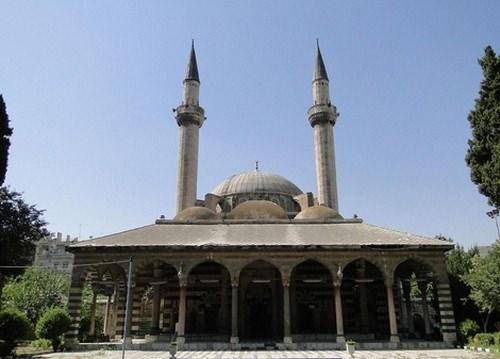 <p><strong>Külliyeler</strong></p>
<p>1. Haseki Külliyesi <br />
2. Sokollu Mehmed Paşa Külliyesi</p>