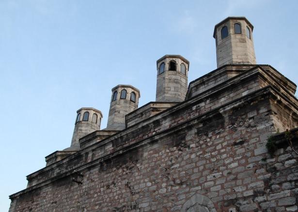 <p><strong>Dârüşşifâlar</strong></p>
<p>1. SultanSüleymân Dârüşşifâsı (Süleymaniye’de), <br />
2. Haseki Sultan Dârüşşifâsı (Haseki’de), <br />
3. Vâlide Sultan Dârüşşifâsı (Üsküdar’da)</p>