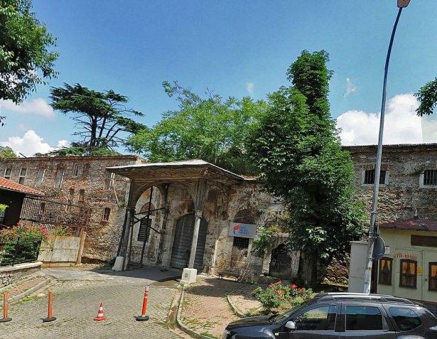 <p>11.    Rüstem Paşa Kervansarayı (Samanlı’da), <br />
12.    Rüstem Paşa Kervansarayı (Karışdıran’da), <br />
13.    RüstemPaşa Kervansarayı (Akbıyık’ta), <br />
14.    Rüstem Paşa Kervansarayı (Karaman Ereğlisi’nde), <br />
15.    Hüsrev Kethüdâ Kervansarayı (İpsala’da) <br />
16.    MehmedPaşa Kervansarayı (Hafsa’da), <br />
17.    Mehmed Paşa Kervansarayı (Burgaz’da), <br />
18.    RüstemPaşa Kervansarayı (Edirne’de), <br />
19.    Ali Paşa Çarşısı ve Kervansarayı (Edirne’de), <br />
 </p>
