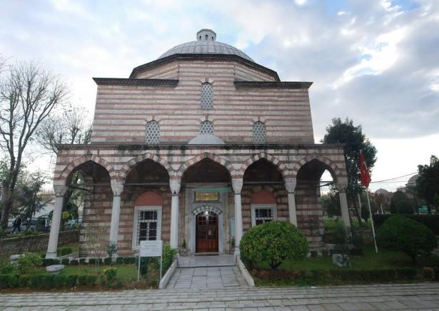 <p><strong>Hamamlar</strong></p>
<p>1. SultanSüleymân Hamamı (İstanbul’da), <br />
2. Sultan Süleymân Hamamı (Kefe’de), <br />
3. Üç Kapılı Hamam (Topkapısarayında), <br />
4. Üç Kapılı Hamam (Üsküdar Sarayında), <br />
5. Haseki Sultan Hamamı (Ayasofya yakınında), <br />
6. Haseki Sultan Hamamı (Bahçekapı’da), <br />
7. Haseki Sultan Hamamı (Yahudiler içinde), <br />
8. Vâlide SultanHamamı (Üsküdar’da), <br />
9. Vâlide SultanHamamı (Karapınar’da), <br />
10. Vâlide SultanHamamı (Cibâli Kapısında), <br />
11. Mihrimah SultanHamamı (Edirnekapı’da), <br />
12. Lütfi Paşa Hamamı (Yenibahçe’de), <br />
13. MehmedPaşa Hamamı (Galata’da), <br />
14. MehmedPaşa Hamamı (Edirne’de), <br />
15. Kocamustafapaşa Hamamı (Yenibahçe’de), </p>