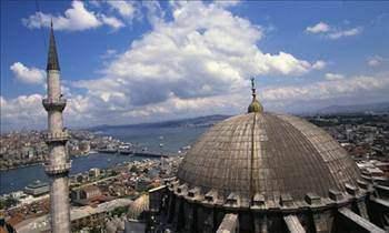 <p>Mimar Sinan, Süleymaniye Cami'nde, bir çok sorunu olduğu gibi, akustik sorununu da mükemmel bir biçimde halletmiştir. Bu konuda yine rivayete dayanan hoş bir hikâye var:</p>
