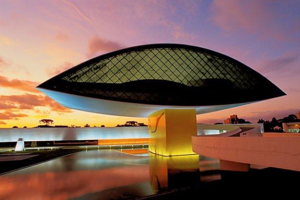 <p><strong>Oscar Niemeyer Müzesi - Brezilya</strong></p>

<p>Brezilyalı ünlü Mimar Oscar Niemeyer'in imzasını taşıyan bu müze, aynı zamanda "Göz Müzesi" olarak da biliniyor.</p>
