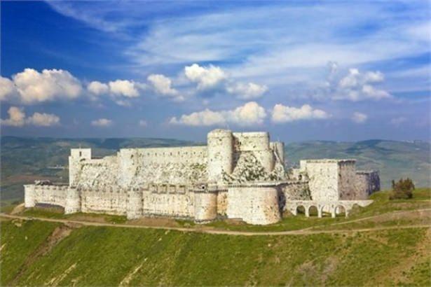 <p><strong>Crac des Chevaliers - Suriye</strong></p>

<p>Suriye'de bulunan Crac des Chevaliers, 800 yıl önce bu bölgeye hükmeden Haçlı krallığı tarafından inşa edilmiş.</p>
