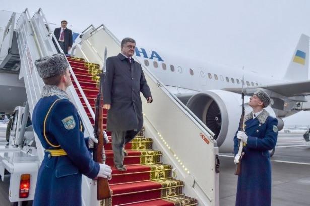 <p>Belarus Devlet Başkanı Aleksandır Lukaşenko,&nbsp;"Normandiya formatı" olarak adlandırılan zirve &ouml;ncesi konuk &uuml;lke&nbsp;liderlerini karşıladı.</p>
