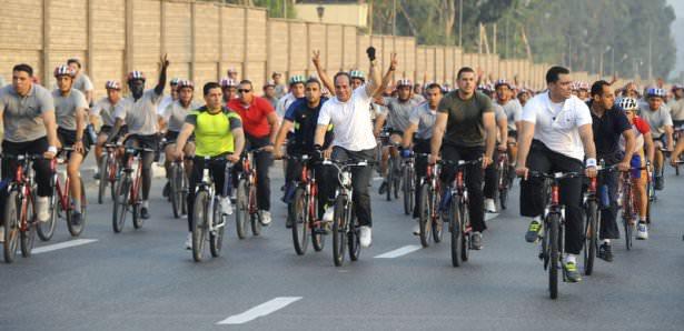 <p>İsrail ile Mısır arasındaki skandal enerji anlaşmasının detayları ge&ccedil;en hafta El Cezire televizyonunun hazırladığı "Mısır'ın &ccedil;alınan enerjisi" adlı raporda g&uuml;n y&uuml;z&uuml;ne &ccedil;ıkmıştı.&nbsp;</p>
