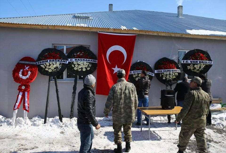 <p>Şırnak’ın Cizre ilçesinde, terör örgütü PKK ile girilen çatışmada şehit düşen er Vedat Dolançay, toprağa verildi.</p>
