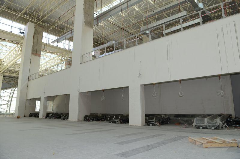 <p>Diyarbakır Havalimanı terminal binası maliyetinin, 29 milyon lira tutarındaki apron ve taksi yolu ile toplam 257 milyon liraya mal olacağı, ek tesisler ve çevre yolu bağlantılarıyla maliyetin 300 milyon liraya ulaşacağı belirtildi.</p>