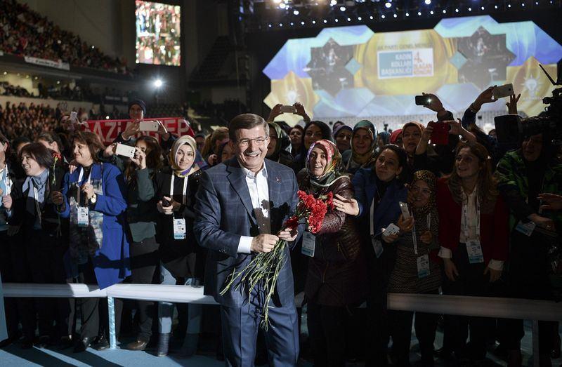 <p>AK Parti Kadın Kolları 4. Olağan Kongresi, Başbakan Ahmet Davutoğlu'nun katılımıyla gerçekleştirildi.</p>
