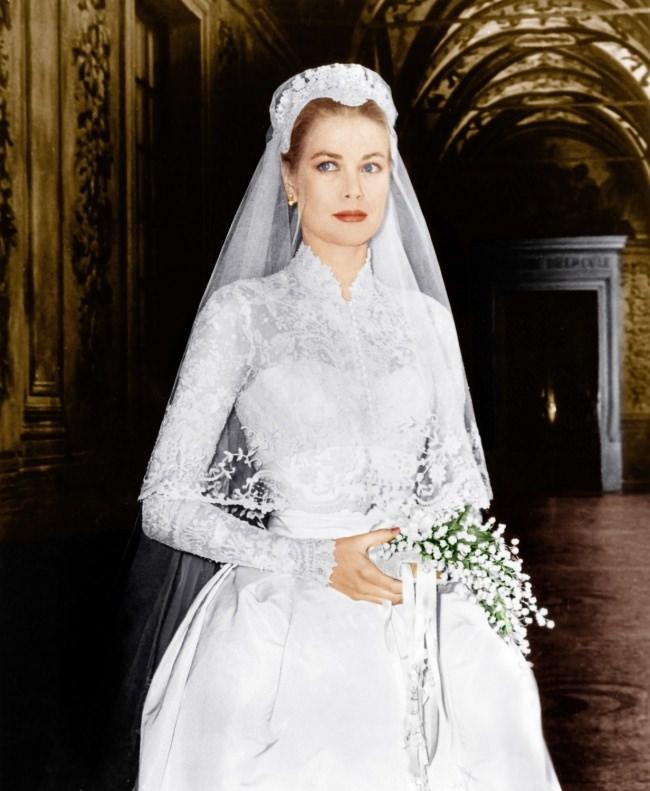 <p>Grace Kelly </p>

<p> </p>

<p>Yabancı kaynaklı bir derginin yaptığı ankete göre tüm zamanların en zafir ve şık gelinleri listesinin başında yer alıyor</p>
