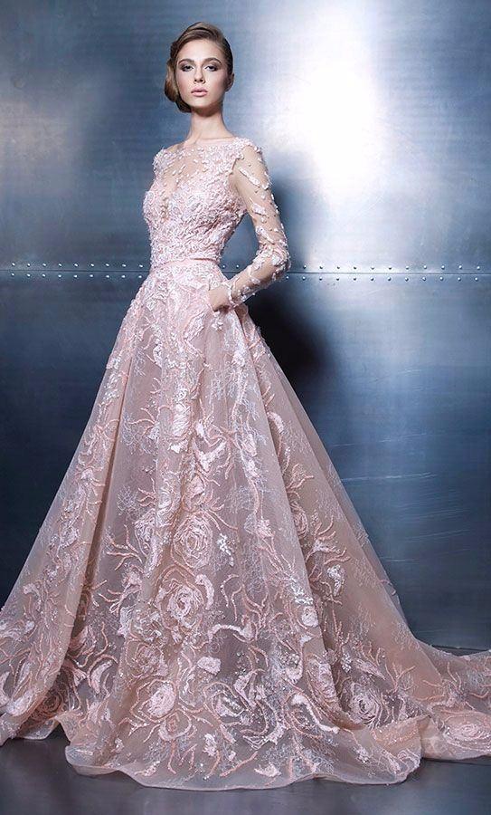 <p><strong>Haute Couture (Türkçe okunuşu: otkutür) : </strong>kişinin özel beğenisine göre tasarlanmış, özel tasarım elbise anlamına gelen ve Fransızca‘dan gelen bir moda terimidir. Tam karşılığı ise “ısmarlama”dır. </p>