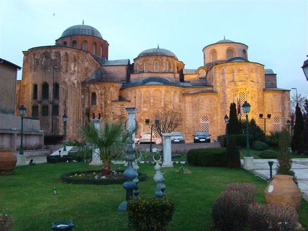 <p>Zeyrek Camii'ndeki restorasyon çalışmaları devam ediyor.</p>