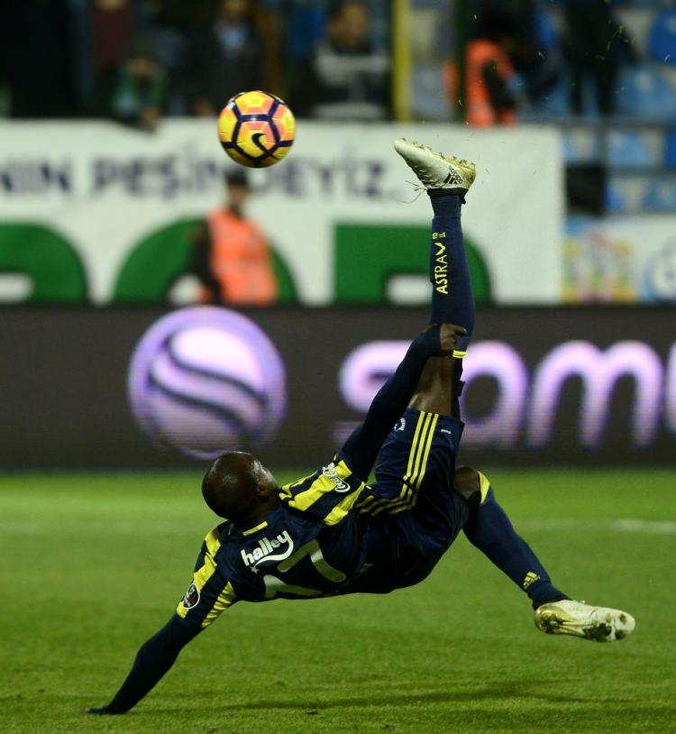 <p>-Sow adeta yer çekimine meydan okumak için doğdu</p>