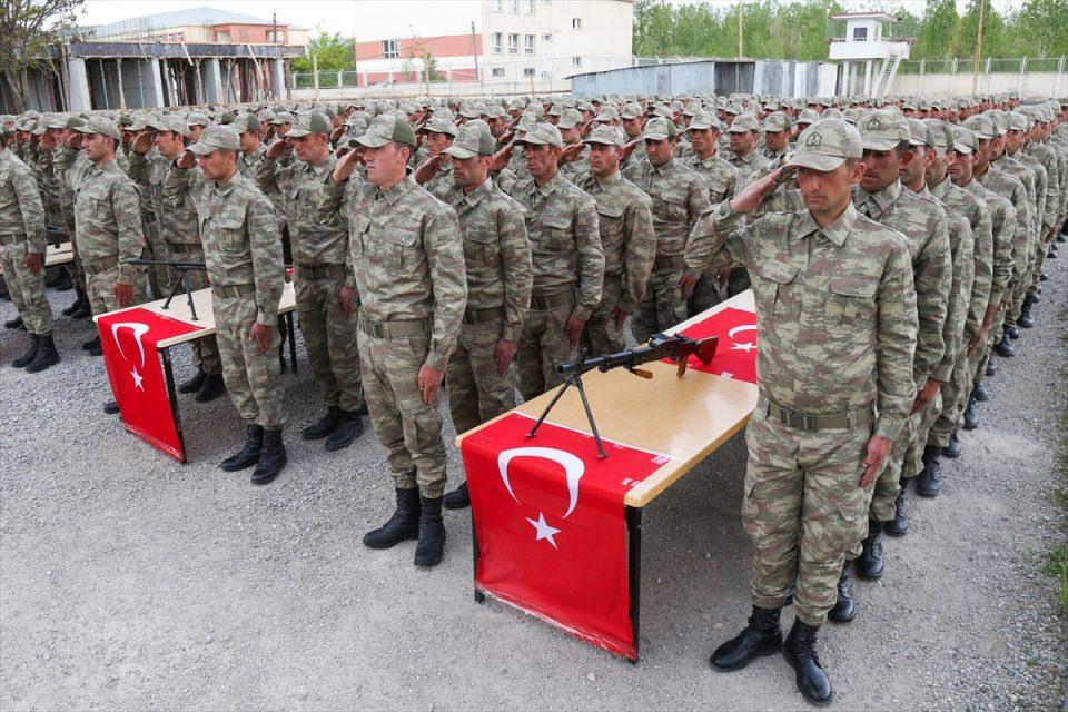 <p>Canımız, kanımız tabii ki vatanımız için fedadır. Önemli olan yaşamak, vatanımızı korumak ve savunmaktır. </p>
