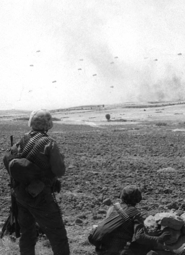 <p>20 Temmuz Sabahı Gönyeli Bölgesi. Hava İndirme Tugayının Kıbrıs Adasına Paraşüt Hücumu</p>

<p> </p>
