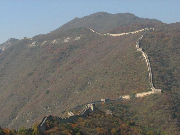 <p>16. Çin Sedi'nin en yüksek noktası Pekin yakınlarındaki "Heita Dağı" üzerindedir, deniz seviyesinden yaklaşık 1.525 metre yüksektedir.</p>