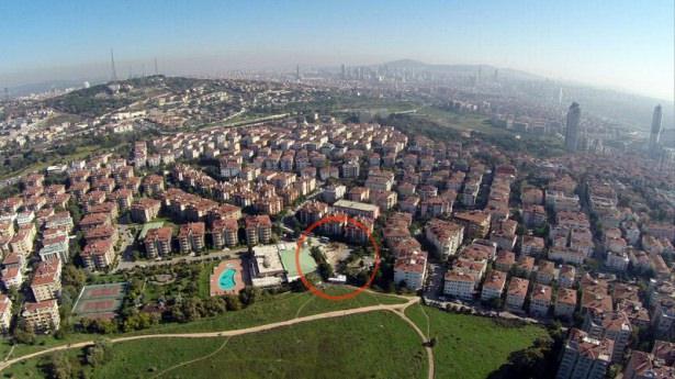 <p>Üsküdar'daki Validebağ Korusu, Anadolu Ajansı (AA) kamerası tarafından havadan görüntülendi. Çalışmaların yapılacağı alan daire içinde görülmektedir. </p>
