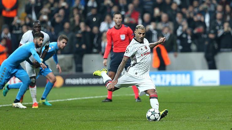 <p>HER MAÇTA GOL ATTI, AVERAJ ARTIDA<br />
<br />
BEŞİKTAŞ, geride kalan 4 maçın hiçbirinde rakip kaleleri boş geçmedi. Kartal, Benfica ve Dinamo Kiev’e 1’er gol atarken, Napoli’ye ise, iki maçta 4 gol attı.</p>
