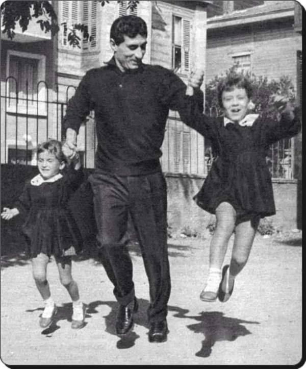 <p>Lefter ve Kızları (1959, Büyükada)</p>
