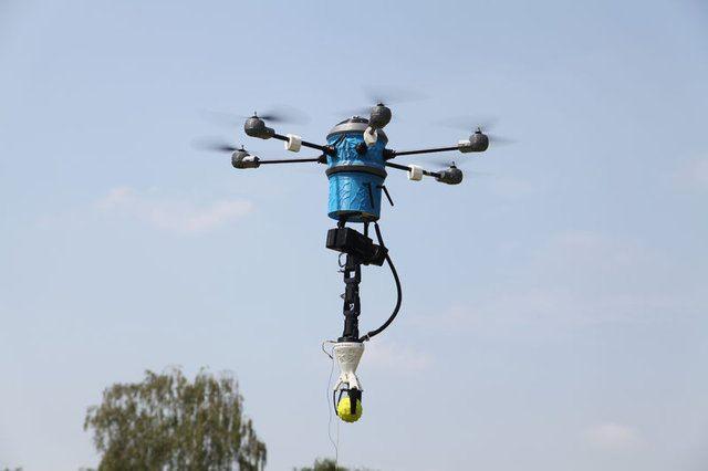 <p>Evlerinin yakınında ve civar kasabalardaki mayınlı arazilerde meydana gelen patlamalar nedeniyle ölen veya yaralananların hatıraları onları "görünmez katil" mayınlara karşı hayat kurtaracak bir icat yapmaya itti.</p>

<p> </p>
