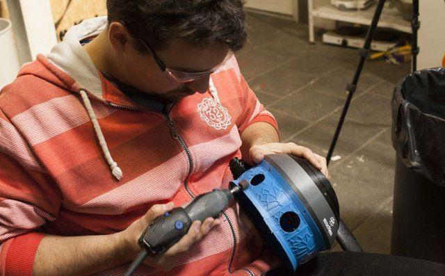 <p>Mülteci olarak gittikleri ve halen ikamet ettikleri Hollanda'da, belki de dünyayı mayınlardan temizleyecek buluşlara imza atan iki Afgan kardeş, her gün ölümlere sebep olan mayınlardan, masum insanları kurtarmayı hedefliyor.</p>

<p> </p>
