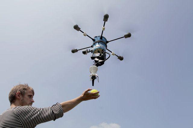 <p>Drone teknolojisini kullanarak ortaya çıkardıkları yeni icatları Mine Kafon Drone hakkında da konuşan Hassani, "Mine Kafon Drone, üç aşamalı olarak çalışıyor. İlk olarak mayınlı arazinin üzerinde uçarak üzerindeki teknolojiyle alanın 3 boyutlu haritasını çıkarıyor."</p>

<p> </p>
