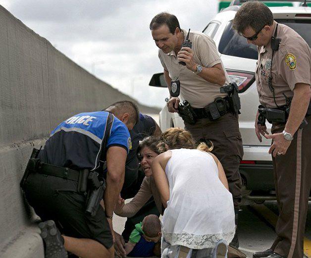 <p>5 Aylık Sebastian isimli bebek ailesiyle yolculuk yaparken bir anda nefesi kesildi.</p>