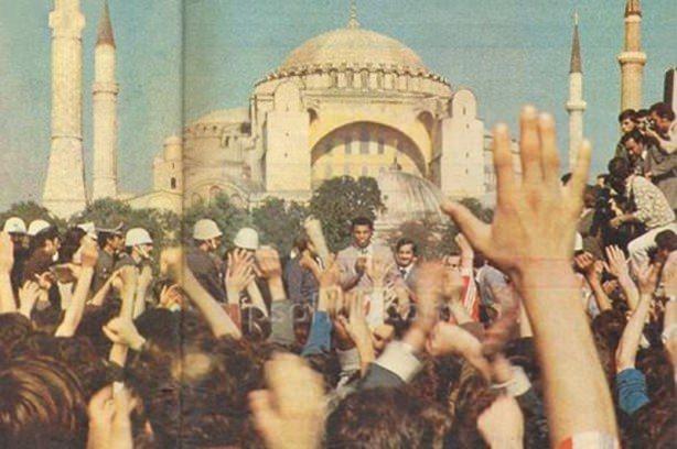 <p>Muhammed Ali, 24 saat süren bu ziyaretinde Topkapı Sarayı'nı ziyaret ettikten sonra Boğaz'da tekne gezisi yapıp ülkesine döndü.</p>
<p> </p>